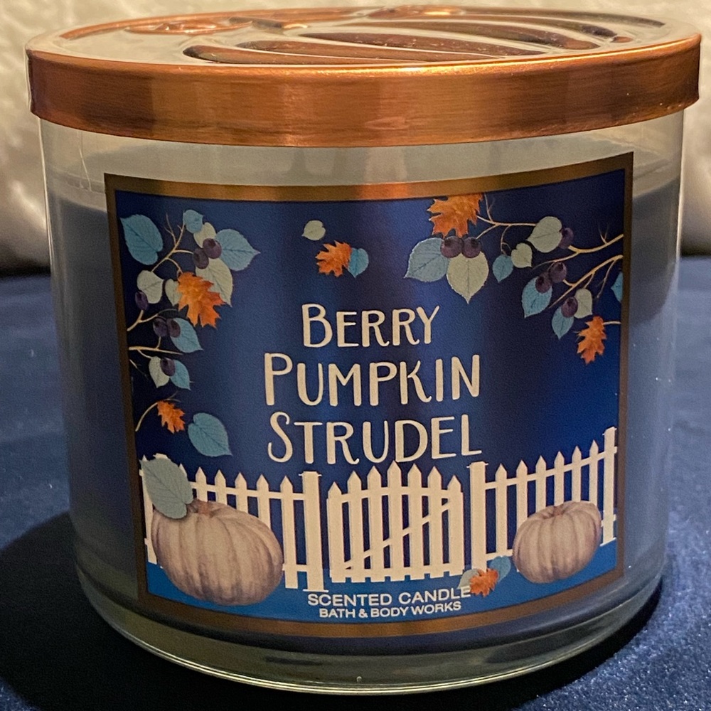 Bath and Body Works - Berry Pumpkin Strudel - 3 Wick Candle